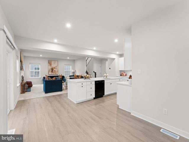 85 PRESLEY WAY, Williamstown, NJ 08094