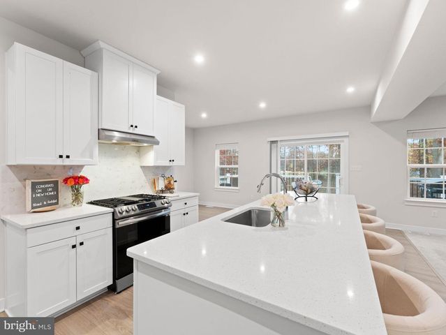 85 PRESLEY WAY, Williamstown, NJ 08094