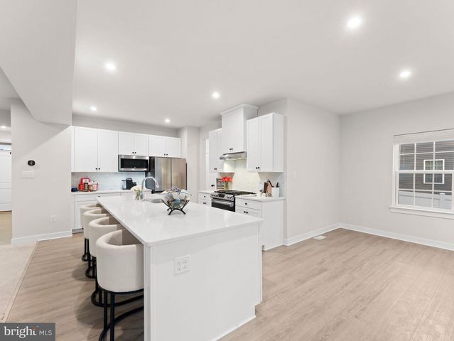 85 PRESLEY WAY, Williamstown, NJ 08094