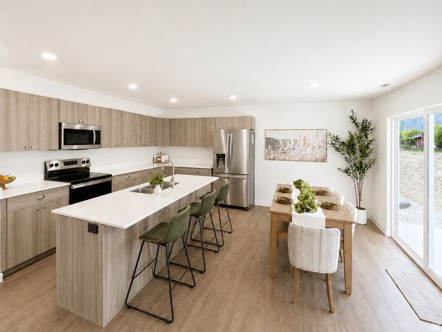 1068 N SUMMIT VIEW DR, Harrisville, UT 84404