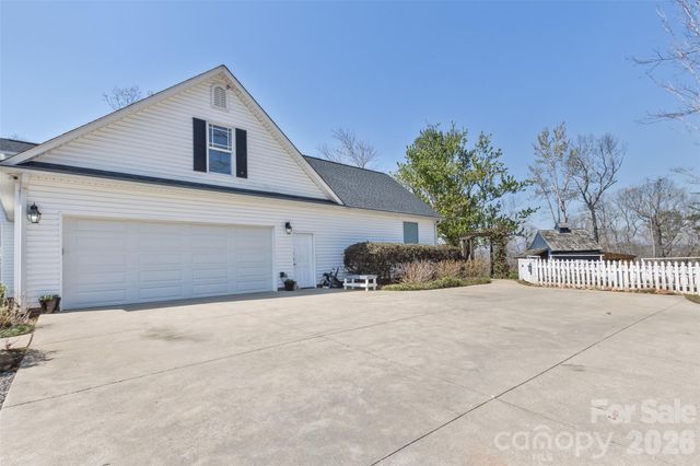 378 Collinsville Road, Columbus, NC 28722