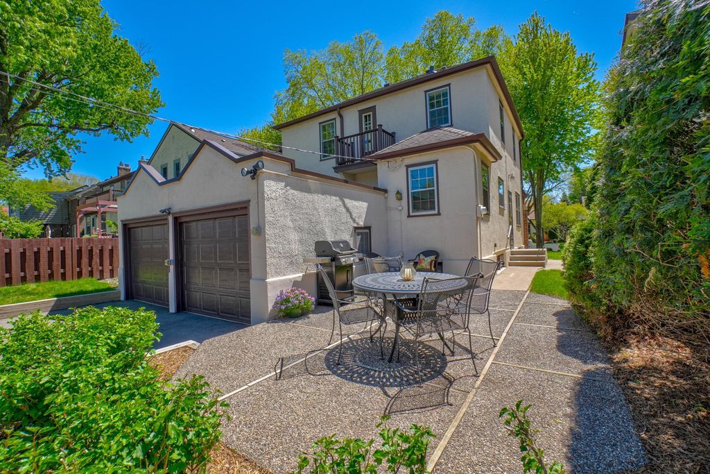 1745 Eleanor Avenue, Saint Paul, MN 55116
