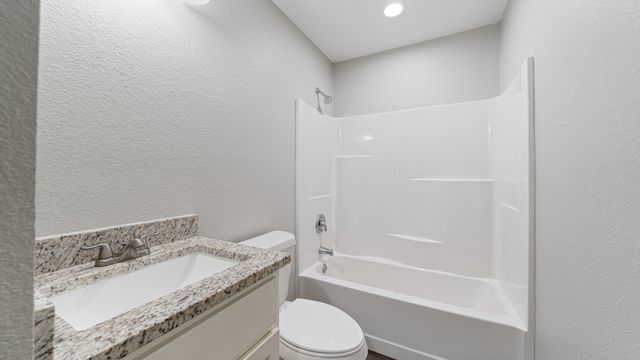 207 E Mccoulskey Street, Terrell, TX 75160
