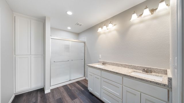 207 E Mccoulskey Street, Terrell, TX 75160