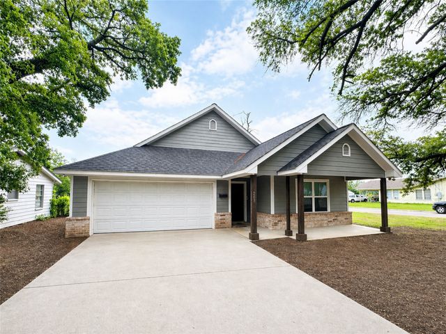 207 E Mccoulskey Street, Terrell, TX 75160