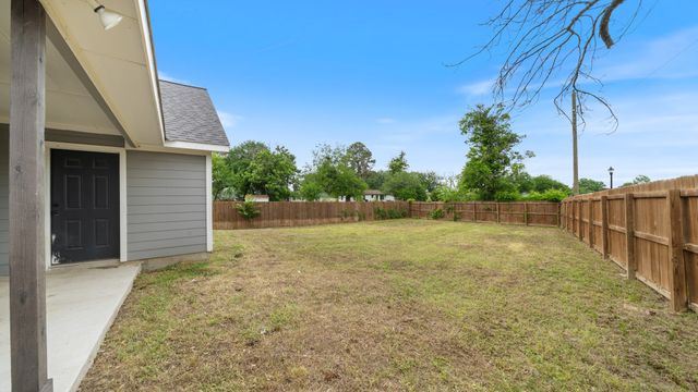 207 E Mccoulskey Street, Terrell, TX 75160
