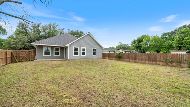 207 E Mccoulskey Street, Terrell, TX 75160