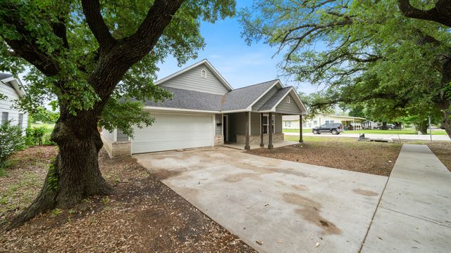 207 E Mccoulskey Street, Terrell, TX 75160
