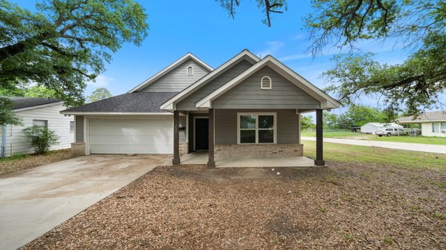 207 E Mccoulskey Street, Terrell, TX 75160