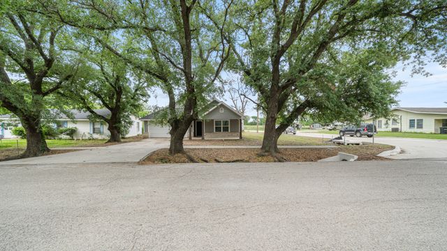 207 E Mccoulskey Street, Terrell, TX 75160