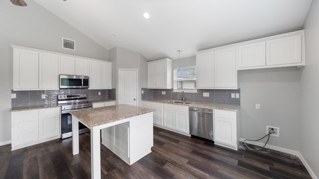 207 E Mccoulskey Street, Terrell, TX 75160