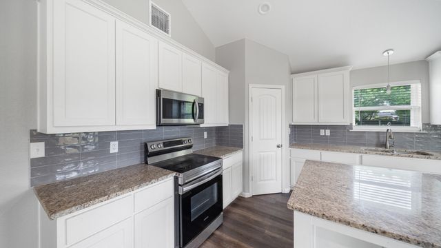 207 E Mccoulskey Street, Terrell, TX 75160
