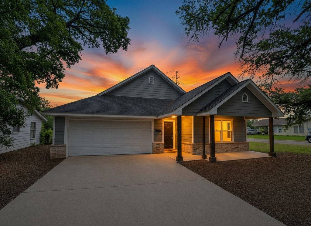 207 E Mccoulskey Street, Terrell, TX 75160