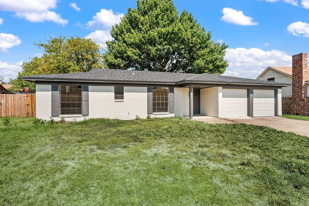1705 S Timber Court, Benbrook, TX 76126 — exterior