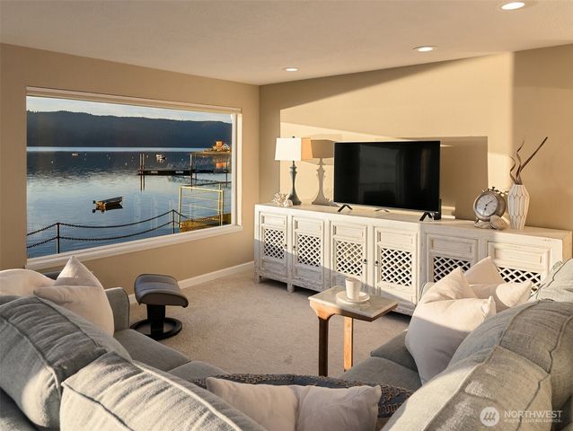 130 N Bennett Lane, Lilliwaup, WA 98555