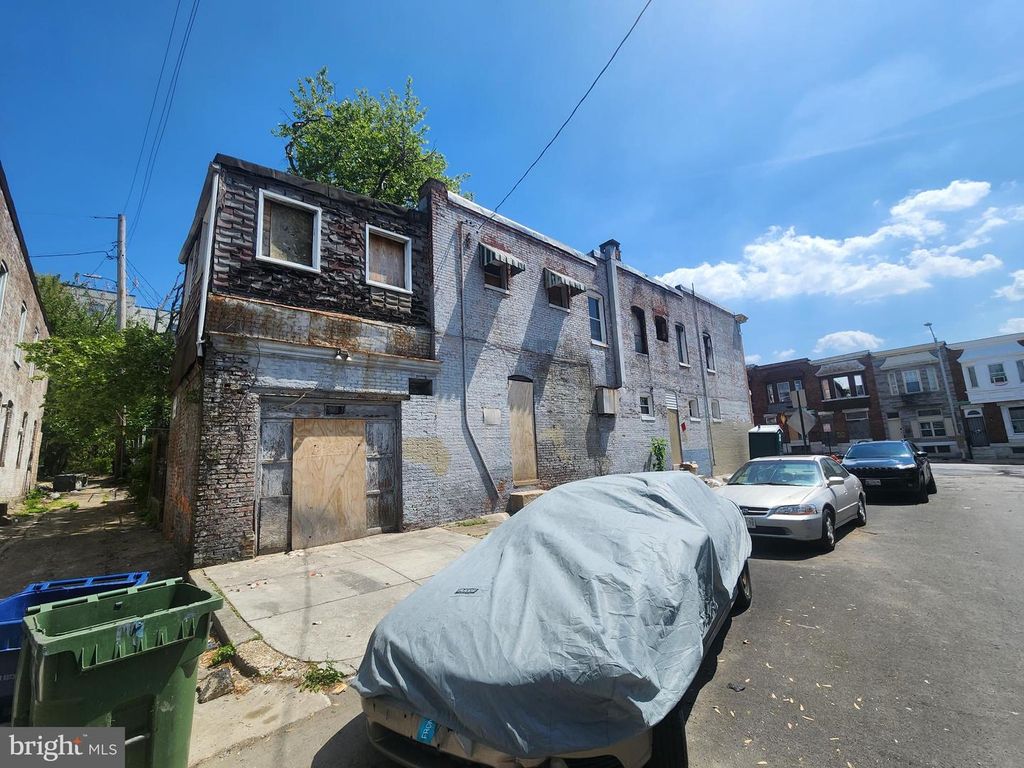 Image 6 of property listing at 2244 W BALTIMORE ST, Baltimore, MD 21223