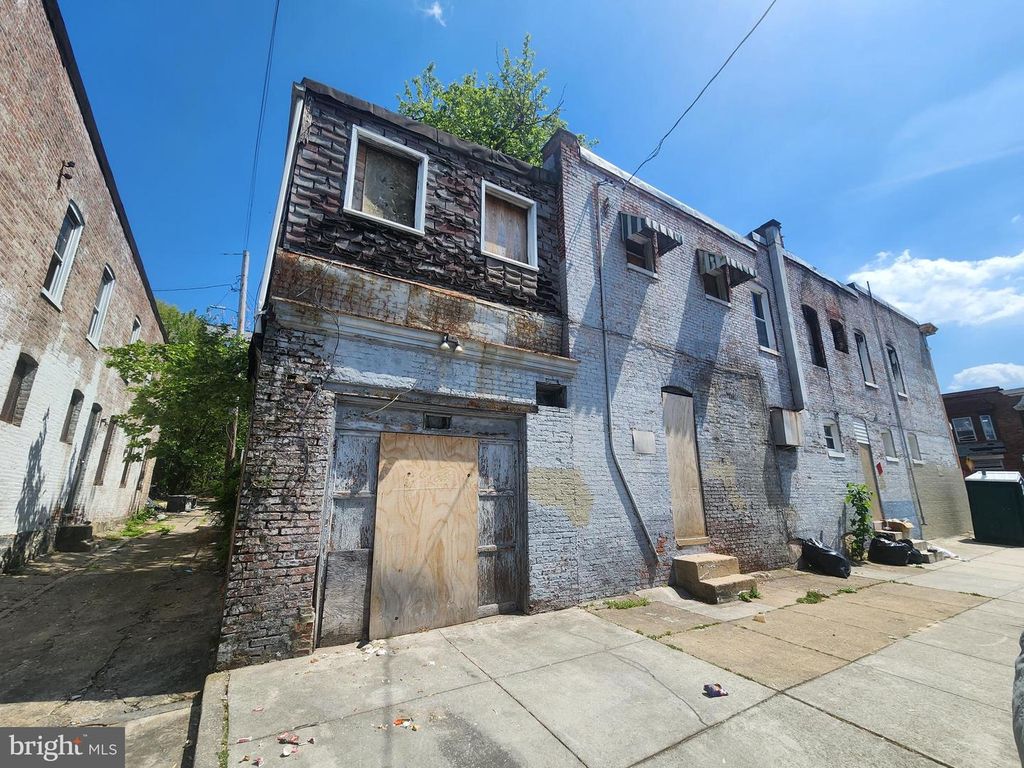Image 7 of property listing at 2244 W BALTIMORE ST, Baltimore, MD 21223