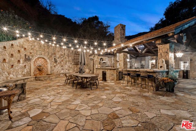 9631 Cedarbrook Drive, Beverly Hills, CA 90210