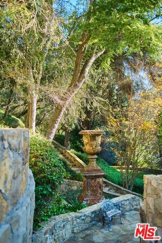 9631 Cedarbrook Drive, Beverly Hills, CA 90210