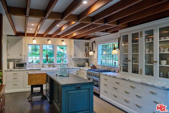 9631 Cedarbrook Drive, Beverly Hills, CA 90210