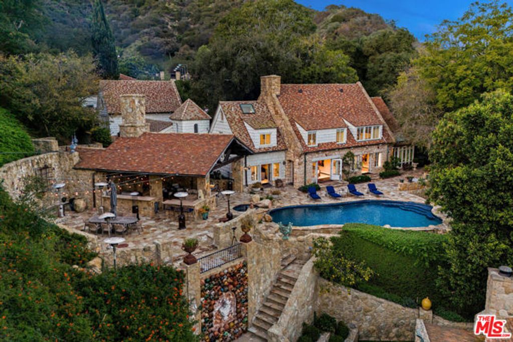 9631 Cedarbrook Drive, Beverly Hills, CA 90210