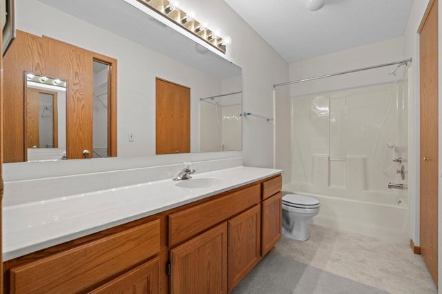 6939 Inverness Court 43, Inver Grove Heights, MN 55077
