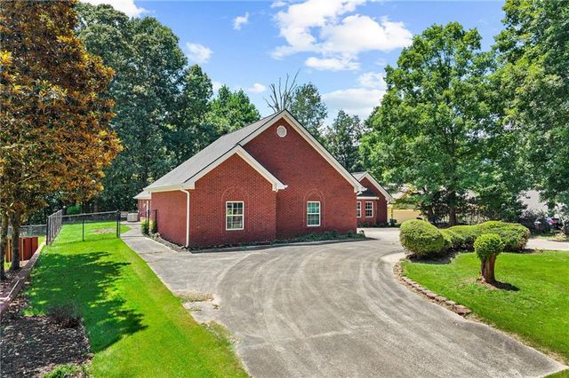 5555 Stone Trace, Gainesville, GA 30504