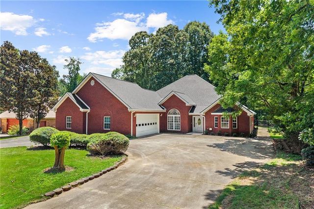 5555 Stone Trace, Gainesville, GA 30504