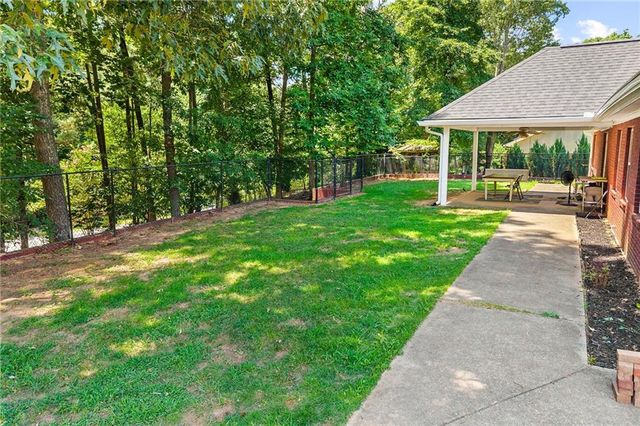 5555 Stone Trace, Gainesville, GA 30504
