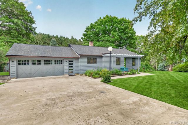 356 Smith Road, Hyde Park, NY 12538