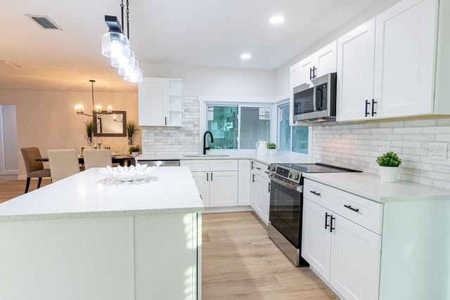 1115 SOUTHERN PINE LANE, Sarasota, FL 34243