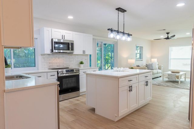 1115 SOUTHERN PINE LANE, Sarasota, FL 34243
