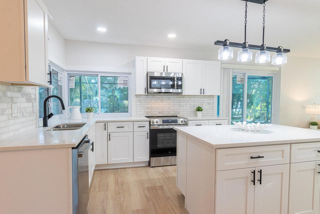 1115 SOUTHERN PINE LANE, Sarasota, FL 34243