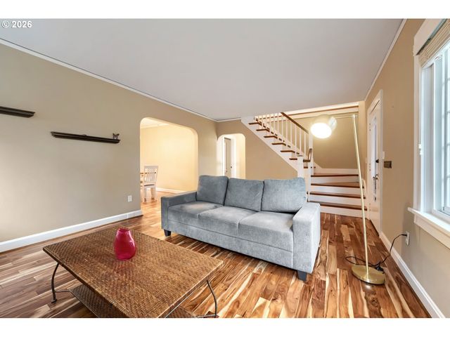 3325 Ne SISKIYOU St, Portland, OR 97212