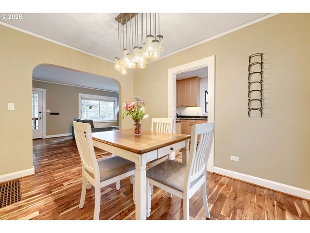 3325 Ne SISKIYOU St, Portland, OR 97212