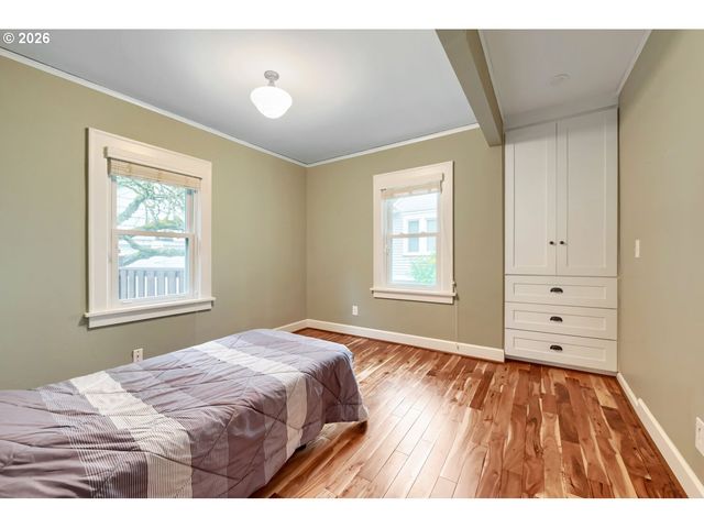3325 Ne SISKIYOU St, Portland, OR 97212