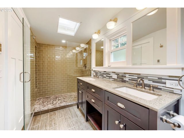 3325 Ne SISKIYOU St, Portland, OR 97212