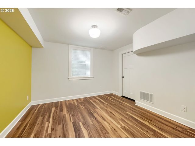 3325 Ne SISKIYOU St, Portland, OR 97212