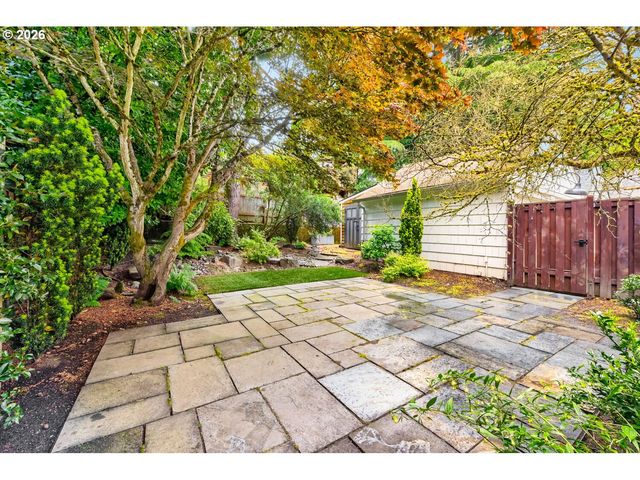 3325 Ne SISKIYOU St, Portland, OR 97212