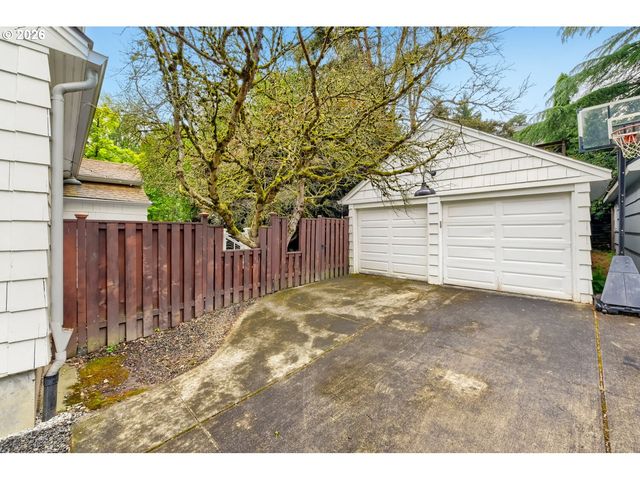 3325 Ne SISKIYOU St, Portland, OR 97212