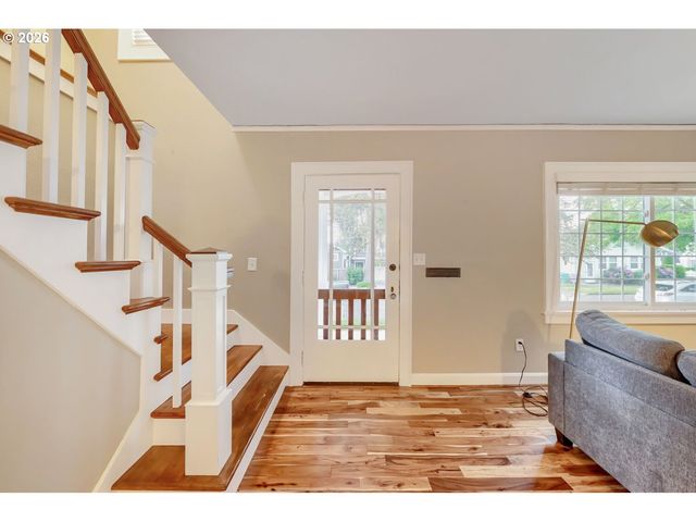 3325 Ne SISKIYOU St, Portland, OR 97212