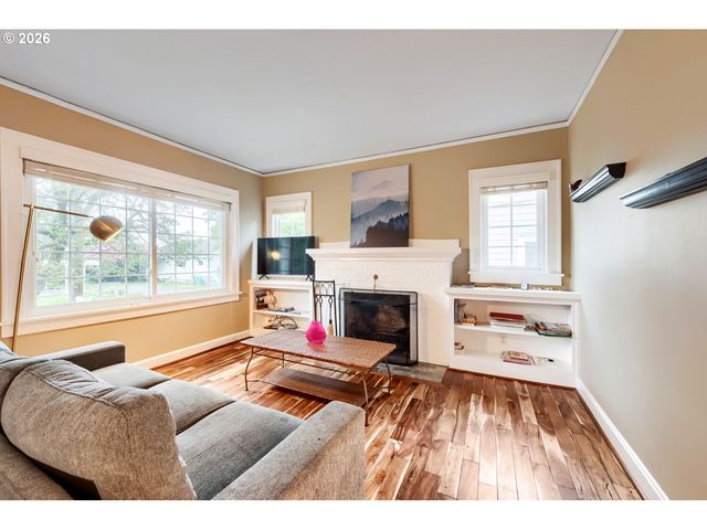 3325 Ne SISKIYOU St, Portland, OR 97212