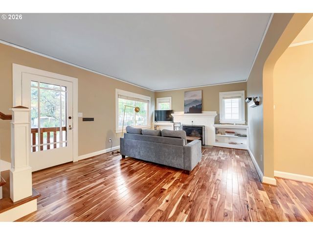 3325 Ne SISKIYOU St, Portland, OR 97212