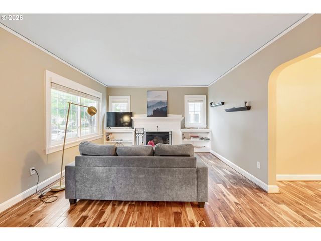 3325 Ne SISKIYOU St, Portland, OR 97212