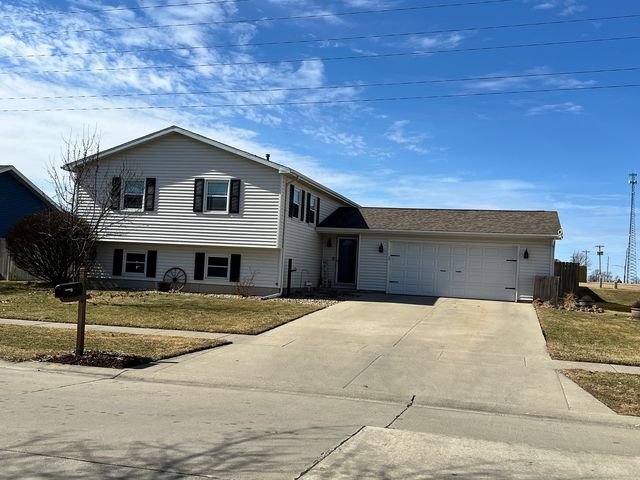 73 Kirkwood Drive, Clinton, IL 61727