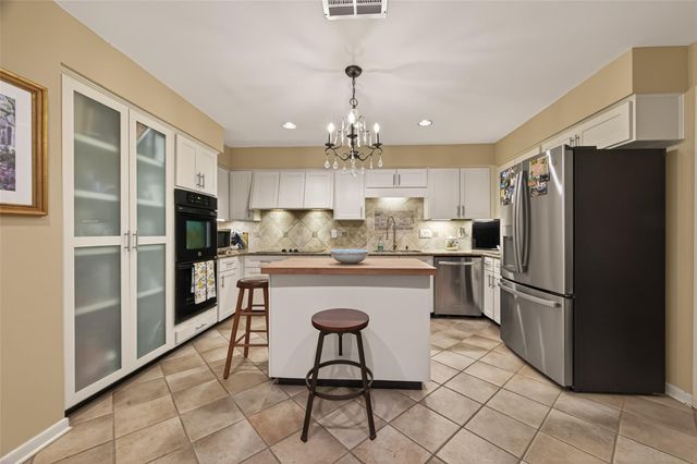 262 Sugarberry Circle, Houston, TX 77024