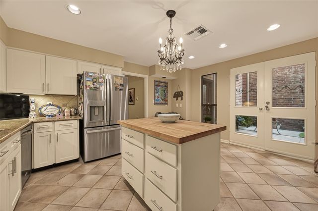 262 Sugarberry Circle, Houston, TX 77024