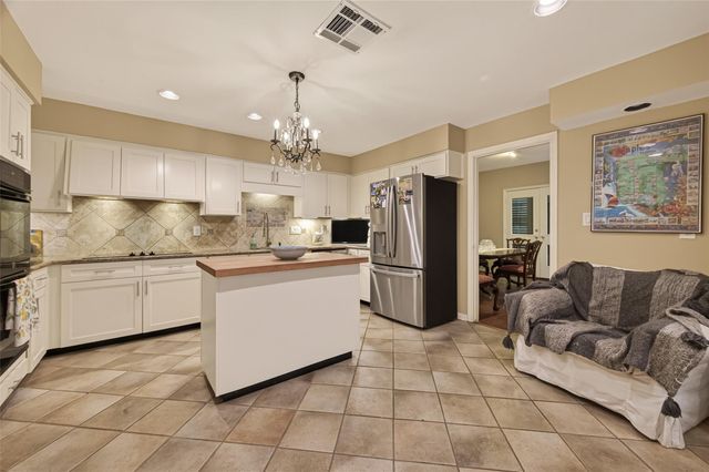 262 Sugarberry Circle, Houston, TX 77024