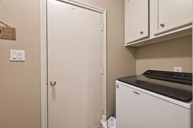 262 Sugarberry Circle, Houston, TX 77024