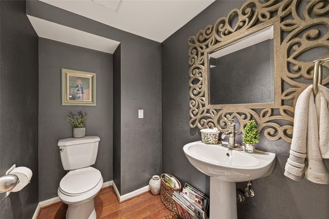 262 Sugarberry Circle, Houston, TX 77024